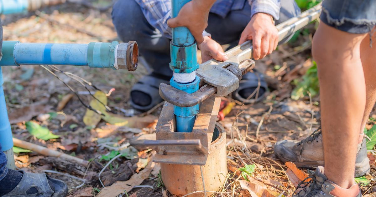 Как пробурить скважину своими руками?