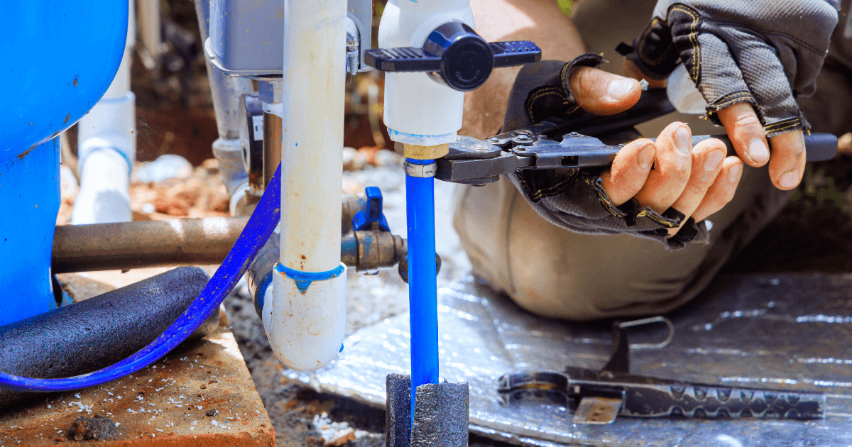 Что лучше выбрать для обустройства скважины: кессон или адаптер?